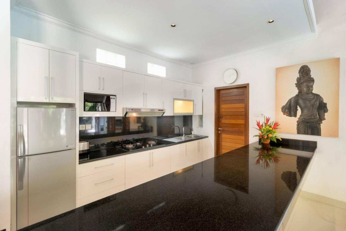 Super Value 3 Bed, Central Seminyak, Walk To Beach Exterior foto